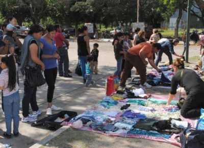 El Municipio quiere sacar la feria del trueque de la avenida Lafinur
