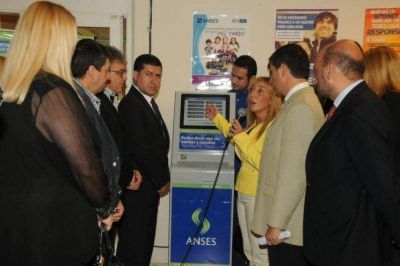 Casas habilit� la terminal de autoconsultas de ANSeS en la UNLaR