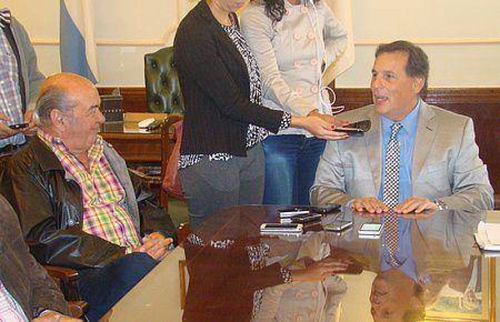  Ponce se acerca a un nuevo sector pol�tico y critica al kirchnerismo local