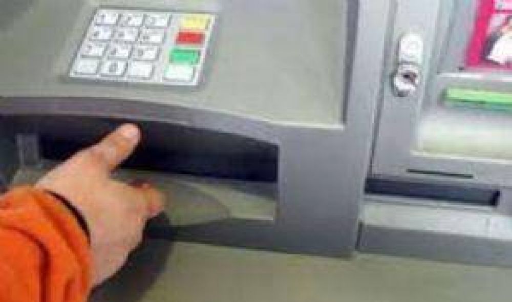 Depositan el anticipo del sueldo de abril