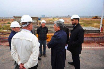 Poggi visit� la obra de la futura estaci�n de servicio de YPF en Desaguadero