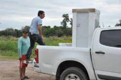 El Gobierno brind� ayuda para una familia de Forres, departamento Robles
