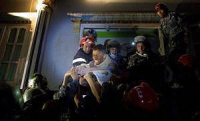 El clima complica las tareas de rescate en Nepal y temen que haya 10.000 muertos