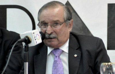 La DAIA le contest� a Timerman. 