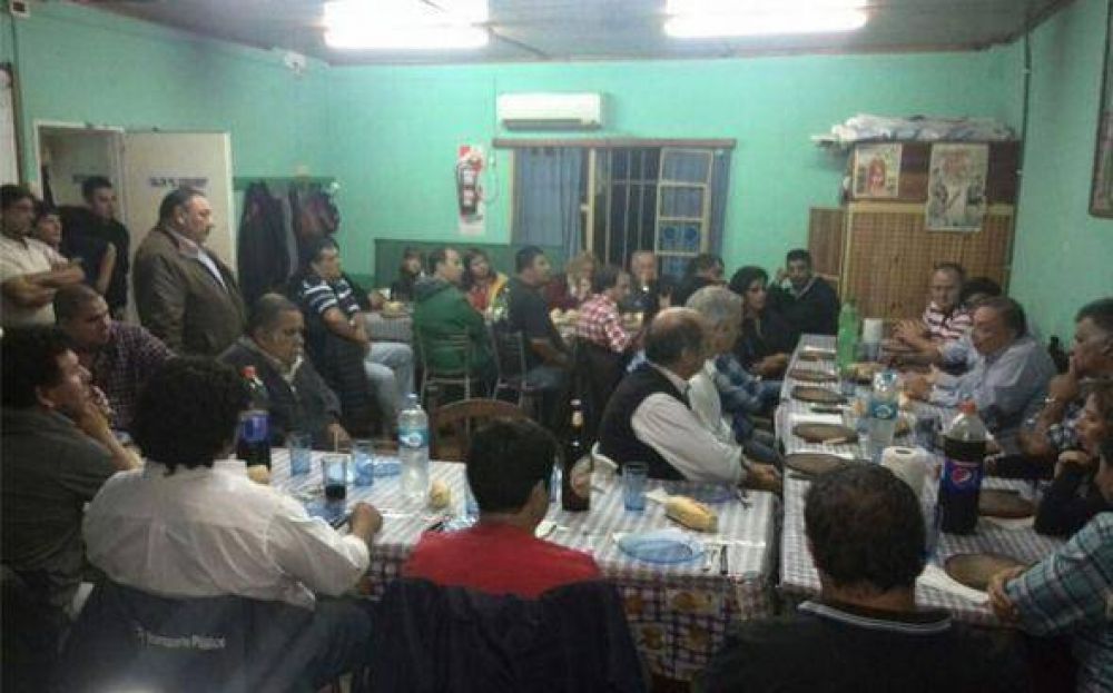 Z�ccaro se reuni� con gremios y busca �pilarizar� la campa�a