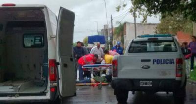 Cay� de su moto y fue embestido por un cami�n