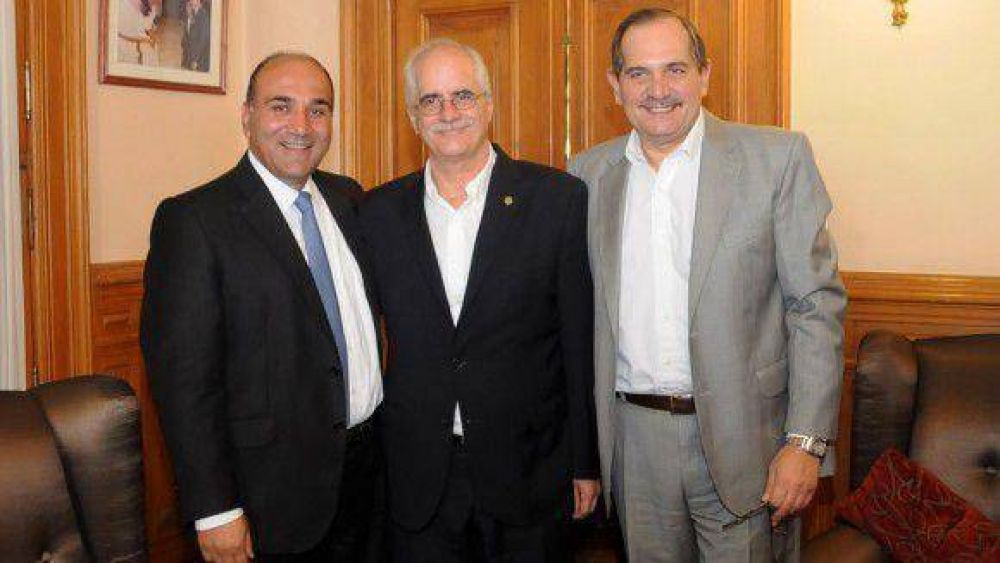 El pre candidato Jorge Taiana vist� a Alperovich, Amaya y Bard�n