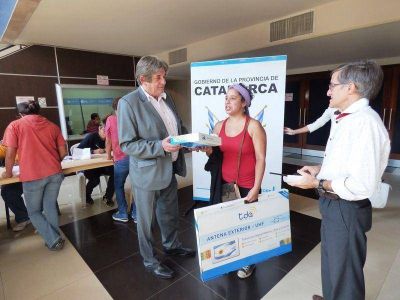 El Ministro Aparicio particip� de la exitosa entrega de kits de la TDA