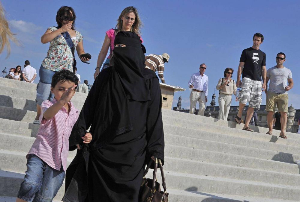 Debate en Francia por el uso de la falda larga como símbolo religioso