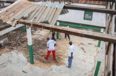 Cristianos y musulmanes reconstruyen una mezquita