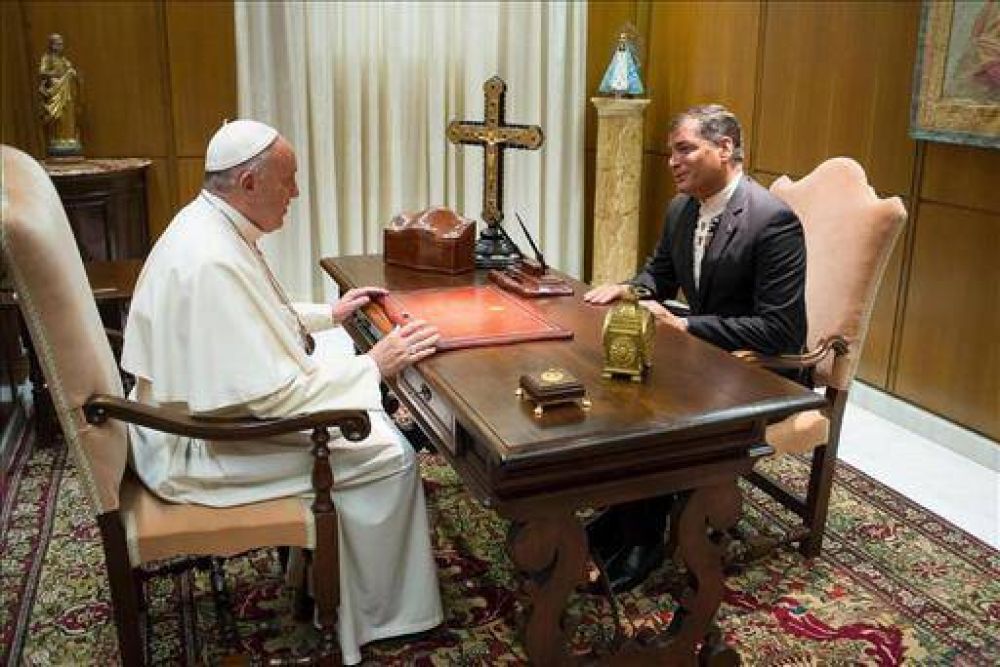 Correa elogia al Papa y defiende en Roma sus ideas contra el cambio climático