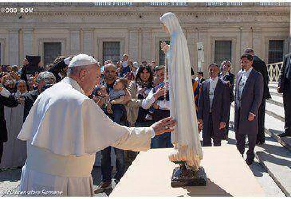 No tener miedo de invitar a Jesús y a su Madre a la fiesta de bodas, alentó el Papa