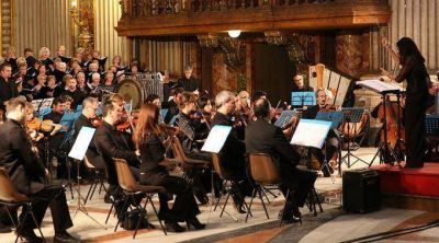 Papa Francisco reserva puesto de honor a inmigrantes y pobres en concierto del Vaticano
