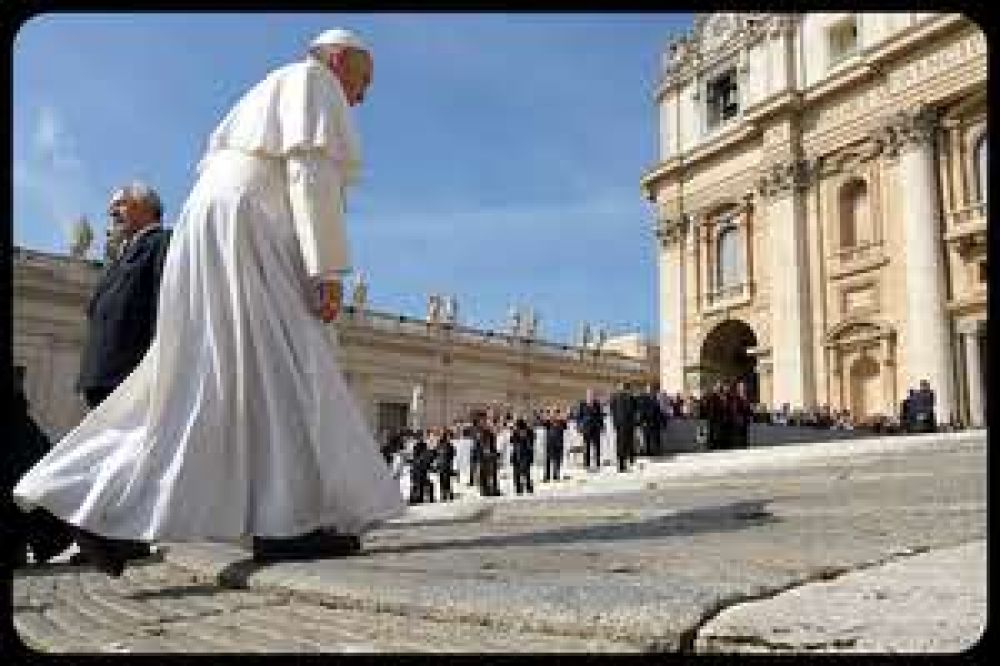 Papa Francisco: Escandaliza que las mujeres ganen menos que los hombres