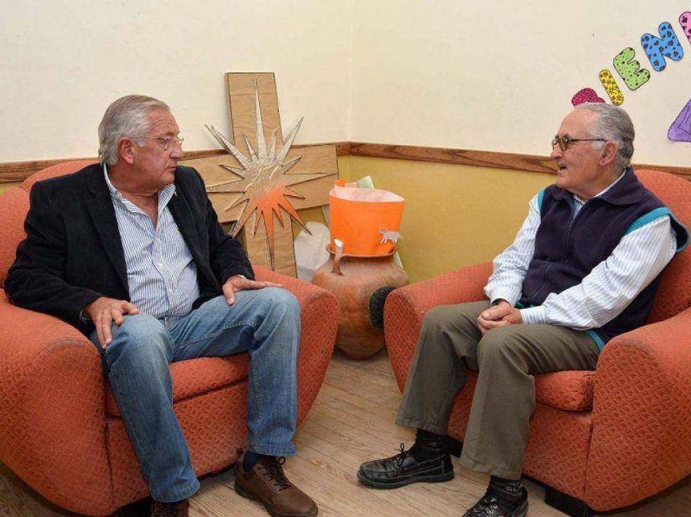 El gobernador junto a p�rroco