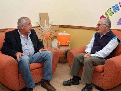 El gobernador junto a p�rroco