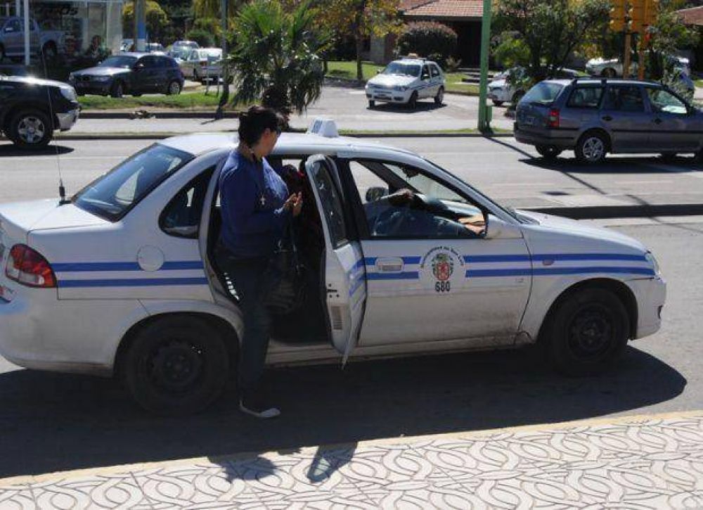 Otra asociaci�n de taxis solicit� un aumento tarifario del 20%