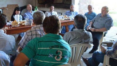 Allende junt� a dirigentes en Nogoy� e inst� a 