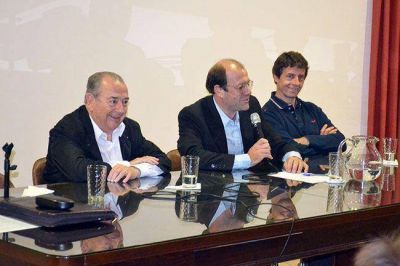 Bruna y Jorge con profesionales: �Santa Rosa est� hace a�os en un proceso de degradaci�n�