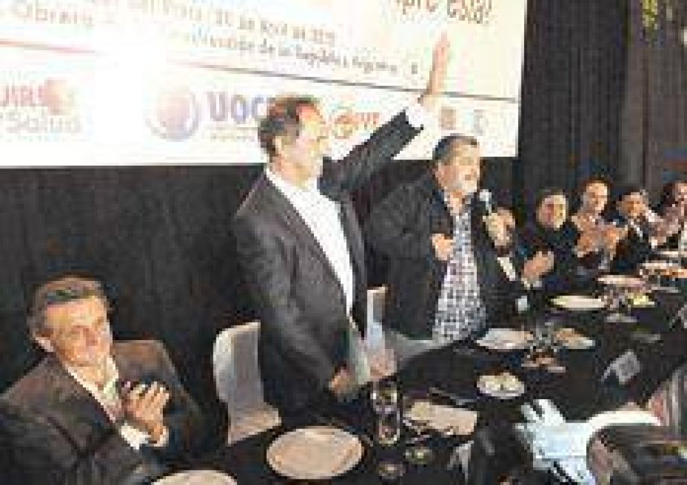Scioli los mira desde arriba