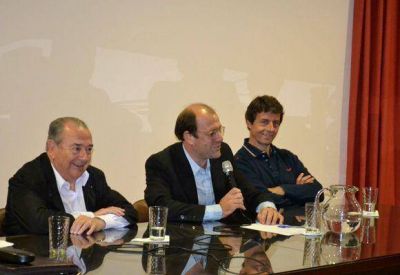 Jorge dice que quiere debatir con Verna