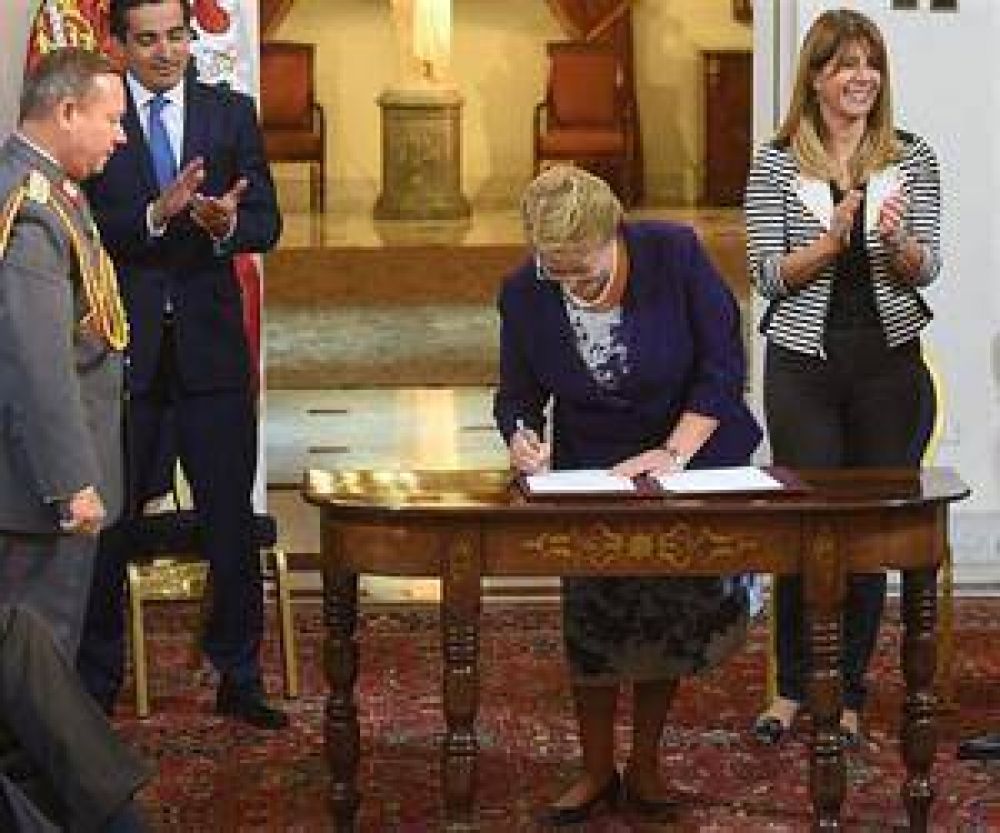 Para recuperar el liderazgo, Bachelet lanza su guerra a la corrupci�n
