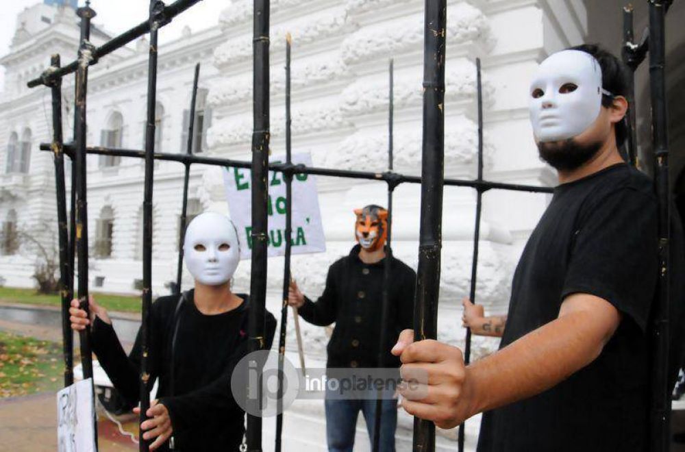 En el D�a del Animal repudiaron el p�simo estado del ZOO y pidieron crear un Ecoparque