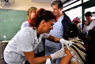 Comenz� programa de vacunaci�n destinado a alumnos de la UNLP