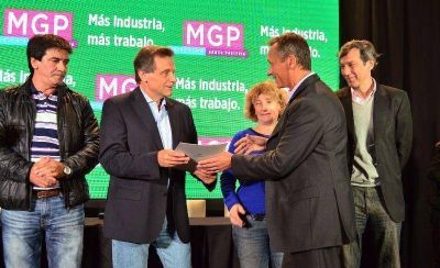 En el D�a del Trabajador, el Municipio cedi� 8 terrenos del Parque Industrial a empresarios