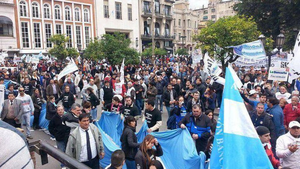 Bancarios rechaz� el techo que impuso el Gobierno a los aumentos salariales