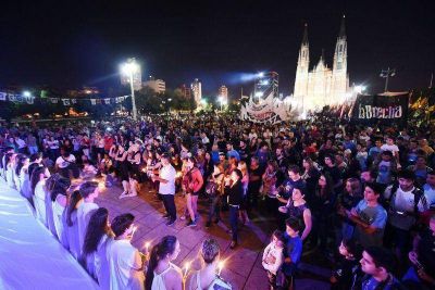 A 25 meses de la inundaci�n, vuelven a llevar reclamo de justicia y obras a las puertas del Municipio