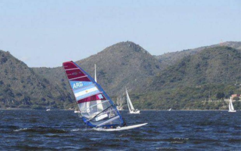 Los mejores windsurfistas del pa�s navegan en Carlos Paz