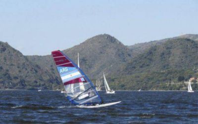 Los mejores windsurfistas del pa�s navegan en Carlos Paz