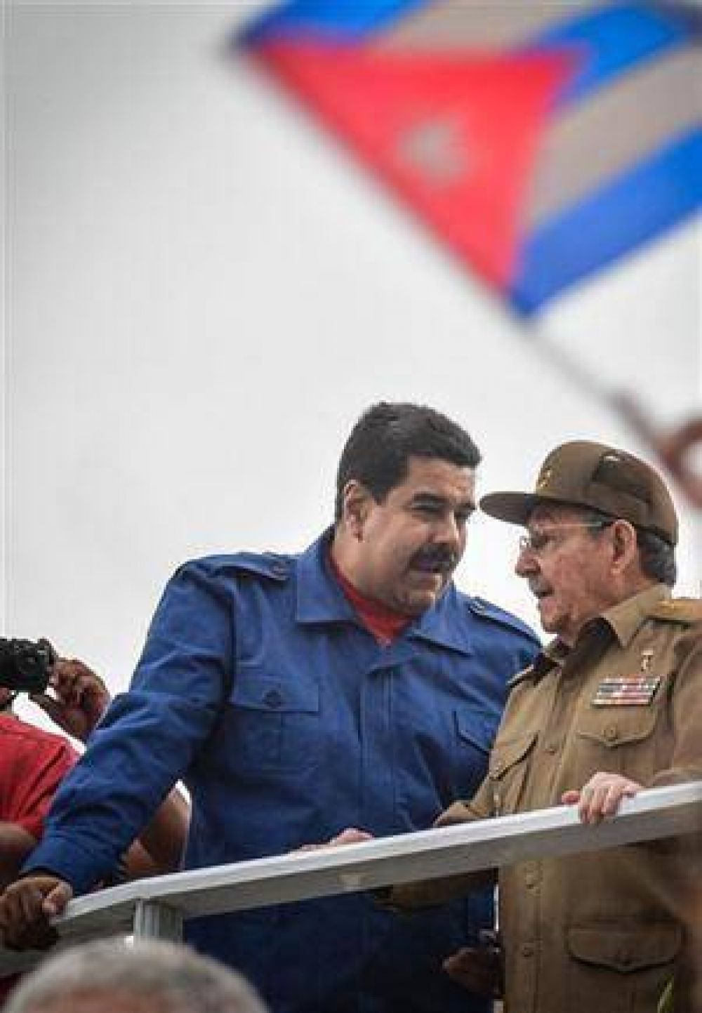Maduro busca hacer frente a la crisis con una suba del salario m�nimo