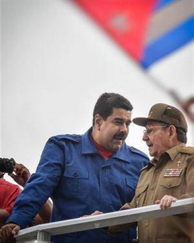Maduro busca hacer frente a la crisis con una suba del salario m�nimo
