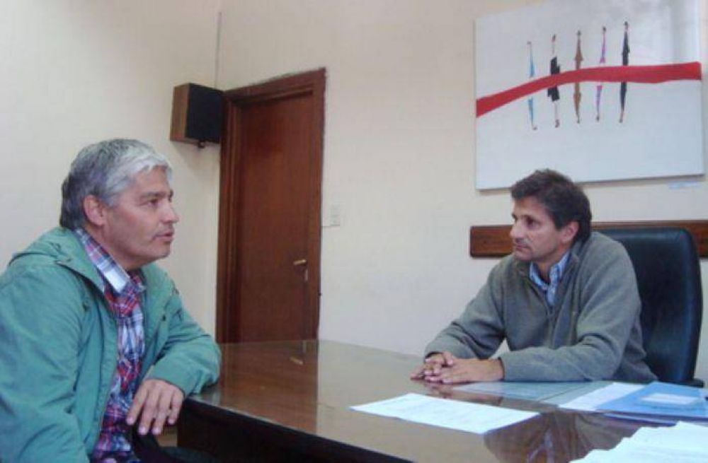 Ciano recibi� al artista pl�stico marplatense Felipe Gim�nez