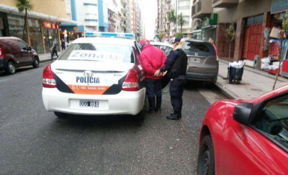 Lo detienen �in fraganti� dentro de un auto que quer�a robar