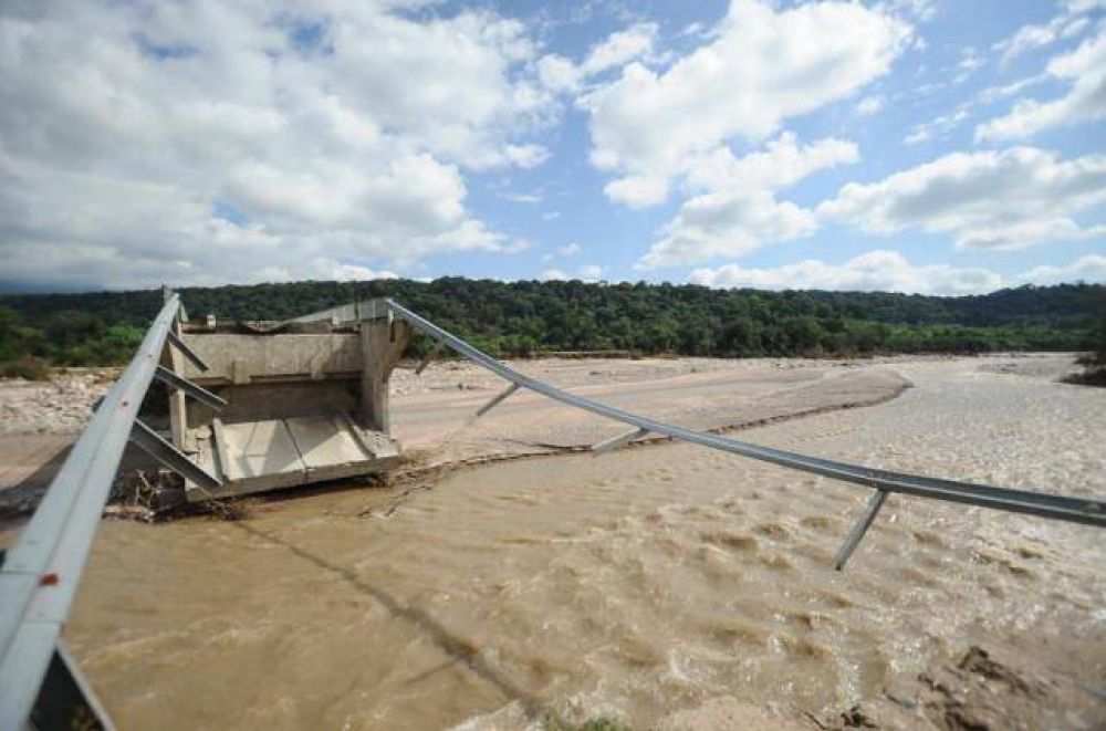 La lluvia que aneg los cultivos se fue, pero dej caminos arruinados