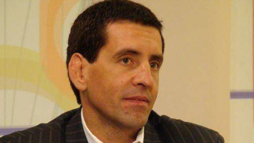 La desesperaci�n de Amaya y Alfaro los lleva a protagonizar situaciones poco serias, que van desde operaciones de prensa hasta autoatentados
