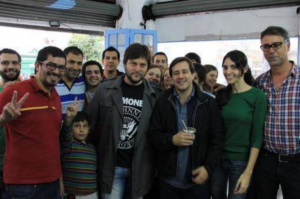Mariano Recalde y el radical Santoro compartieron una actividad con vecinos de Caballito