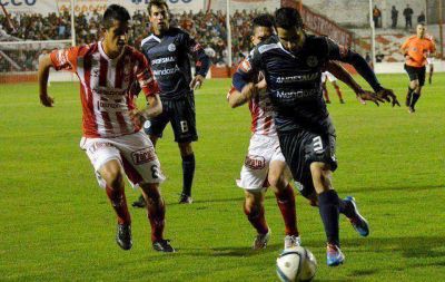 Instituto perdi� en Alta C�rdoba y se fue Mazzola