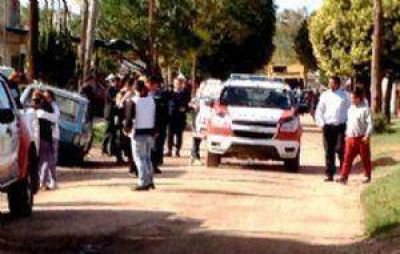C�rdoba: Un hombre casi hiere a su beb� arriba de un techo