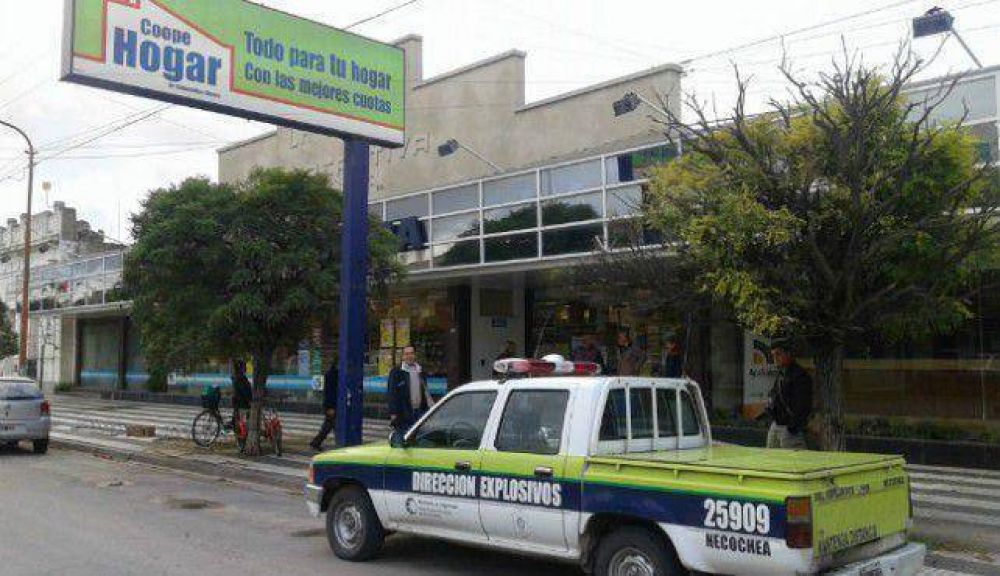 Por falsa amenaza de bomba, evacuaron sucursal de la Cooperativa Obrera