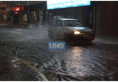 Paran� y la regi�n vivieron una noche complicada por la tormenta