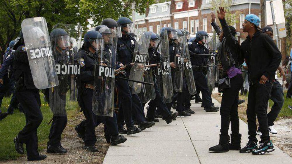 A seis d�as de los graves disturbios, Baltimore levant� el toque de queda