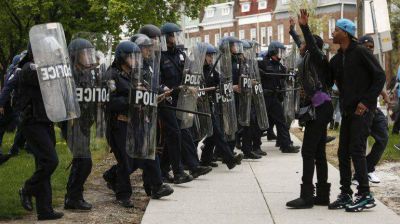 A seis d�as de los graves disturbios, Baltimore levant� el toque de queda