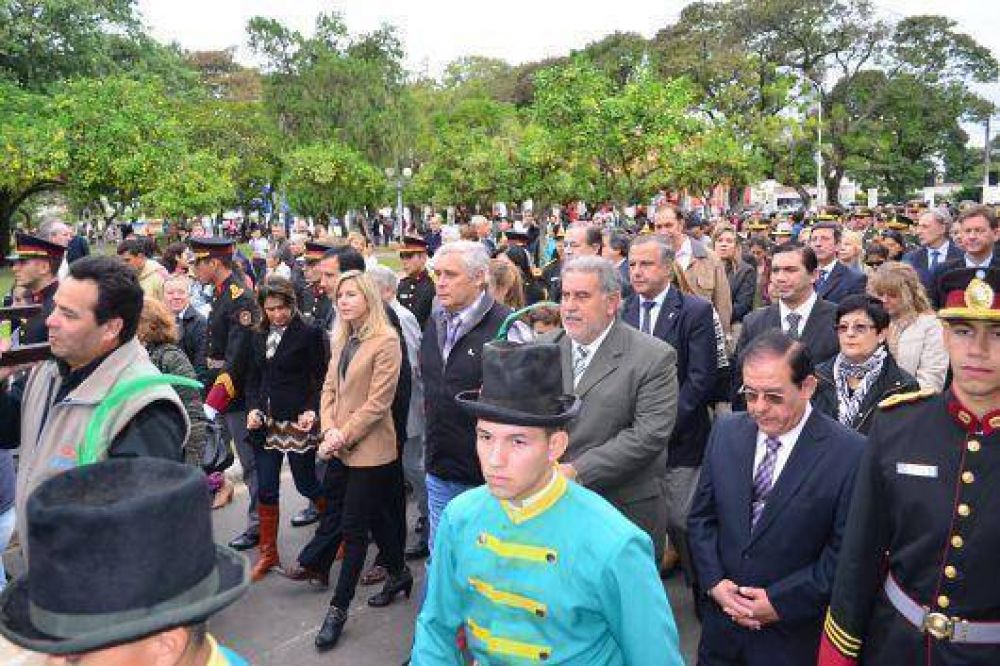 Fabi�n R�os y Any Pereyra acompa�aron en las celebraciones por la Cruz de los Milagros