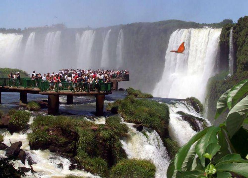 TURISMO REPORT� 10 MILLONES DE PESOS POR FINES DE SEMANA LARGOS