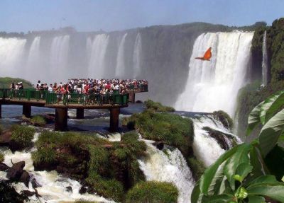 TURISMO REPORT� 10 MILLONES DE PESOS POR FINES DE SEMANA LARGOS