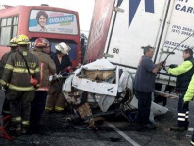 AL MENOS 15 HERIDOS POR UN CHOQUE M�LTIPLE ENTRE M�S DE 10 VEH�CULOS